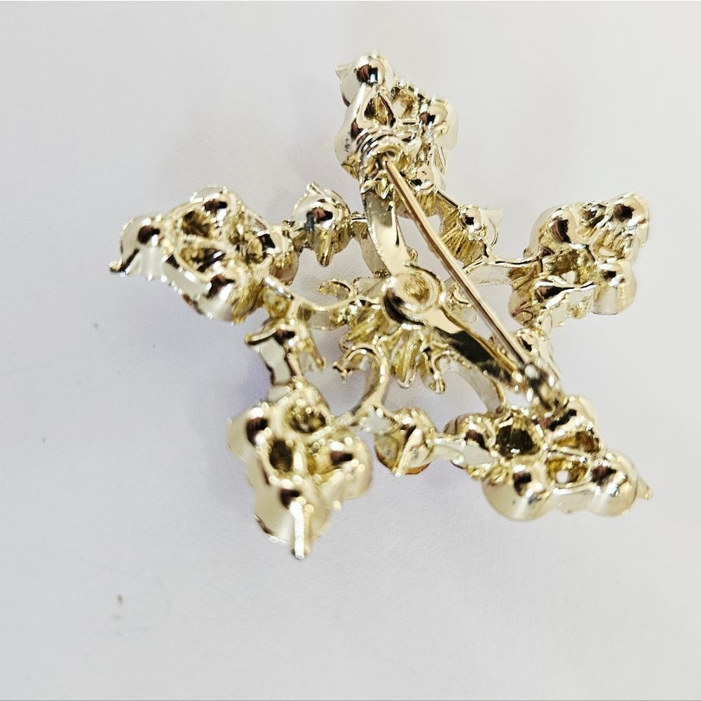 Vintage Gold Tone Pink Red Glass Rhinestone Star Snowflake Openwork Brooch Pin - Picture 6 of 7